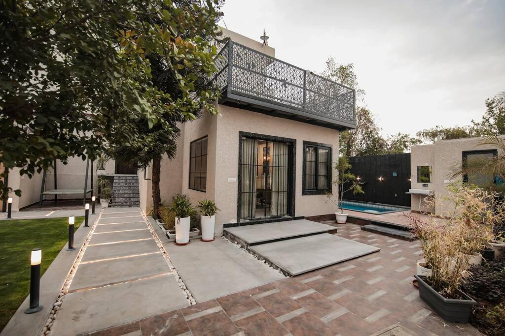 Saiba Outhouse- 4 Bed Room- Pool- Theatre- Partyhall- Garden & Terrace Sitting Area Jaipur Exterior photo